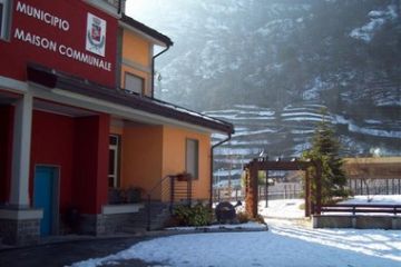 Centro diurno Donnas - Berard Ivo - Foto selezionata<br>Piazza J. Gossweiler