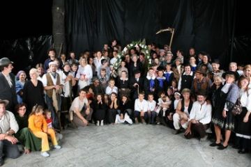 Foto di gruppo finale con gli attori delle altre compagnie partecipanti