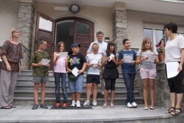 Saluto agli alunni che passano alla scuola secondaria<br>Festa di inizio anno scolastico 2011-2012