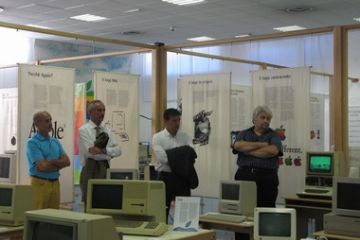 Museo apple esposizione 2007<br>Il Sindaco, il Vicesindaco, un consigliere regionale e Walter