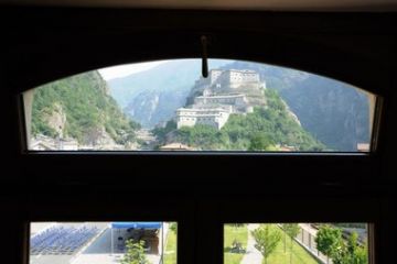 inaugurazione Ostello in via stazione- 2012<br>vista del Forte di Bard da una finestra dell'ostello
