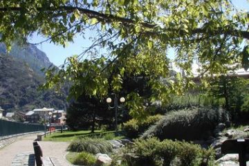 Angoli di paese- passeggiata lungo il torrente Ayasse  