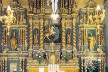 Chiesa Parrocchiale (San Giorgio) - Altare Maggiore settecentesco e nuovo altare in primo piano