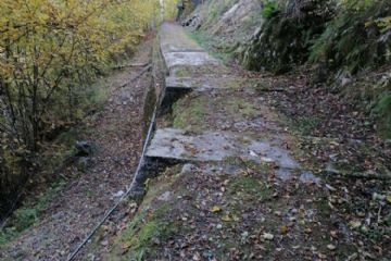 Il largo camminamento sopra il canale